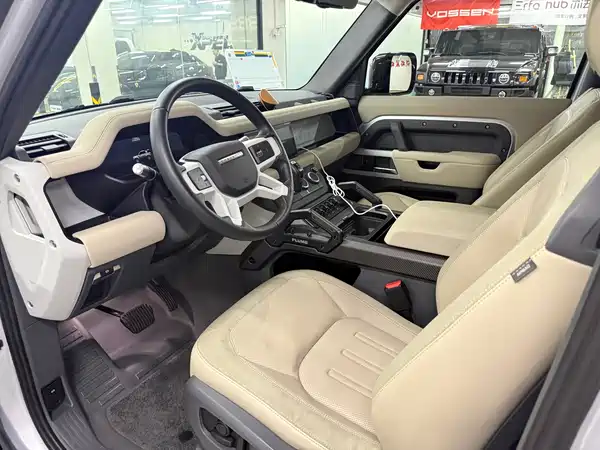 Land Rover Defender 2021