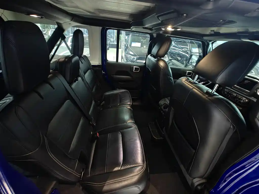Jeep Wrangler 2020 — фото 12