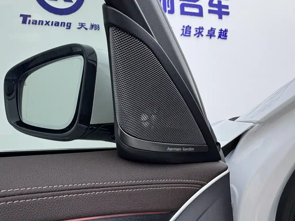BMW 5 Series 2023 — фото 16
