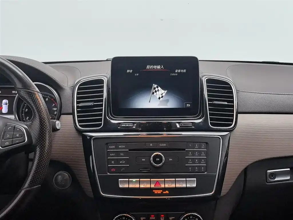 Mercedes-Benz GLE 2019 — фото 19