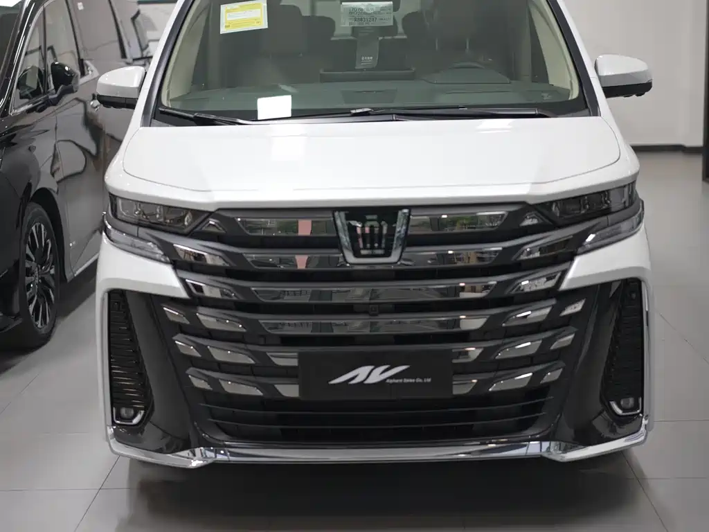 Toyota Vellfire — фото 2