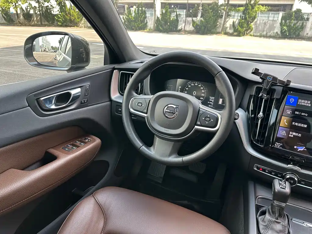 Volvo XC60 2021 — фото 29