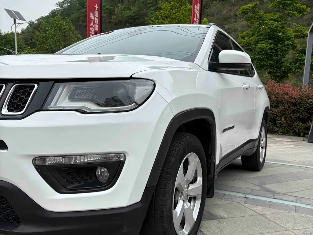 Jeep Compass 2017 — фото 18