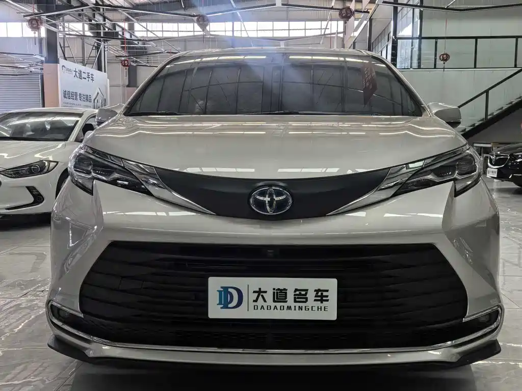 Toyota Sienna 2022 — фото 3