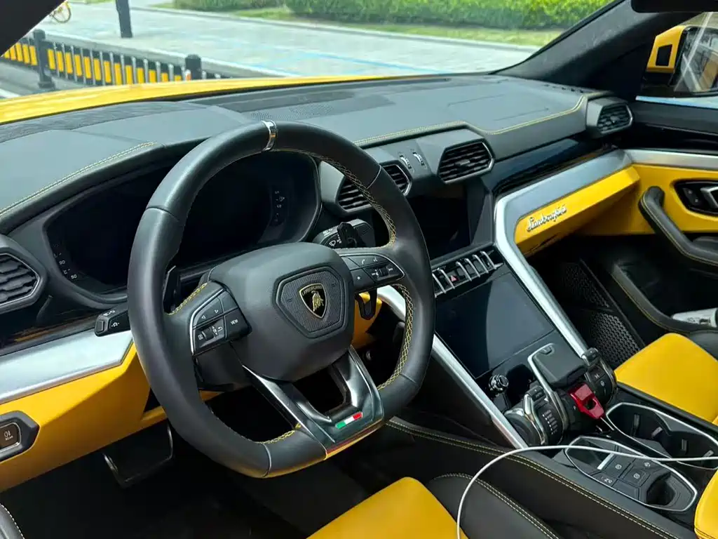 Lamborghini Urus 2019 — фото 13