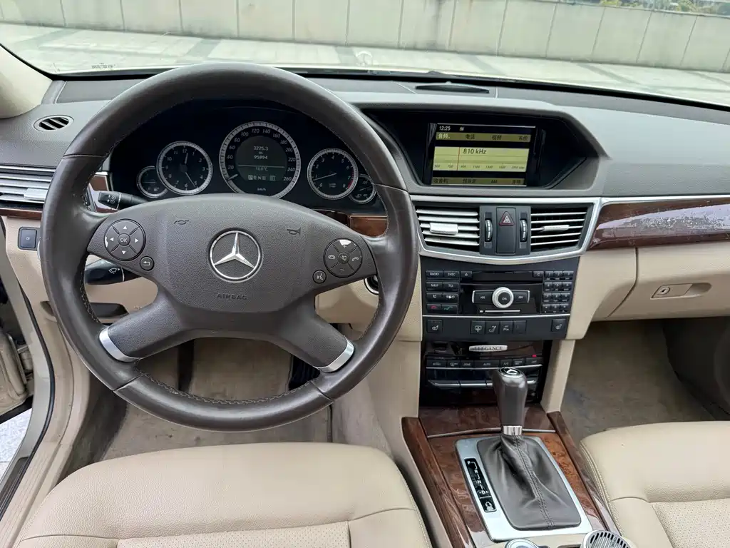 Mercedes-Benz E-Class 2011 — фото 11