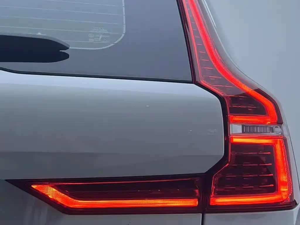 Volvo XC60 2018 — фото 7