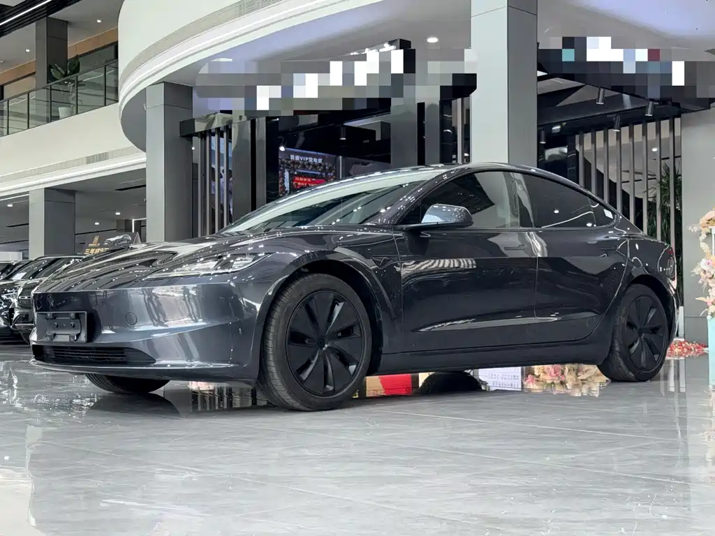 Tesla Model 3 2025 — фото 1