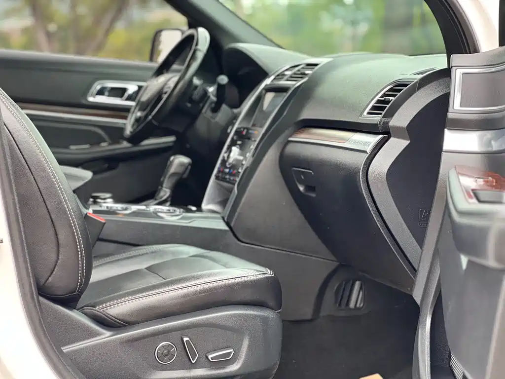 Ford Explorer 2018 — фото 19