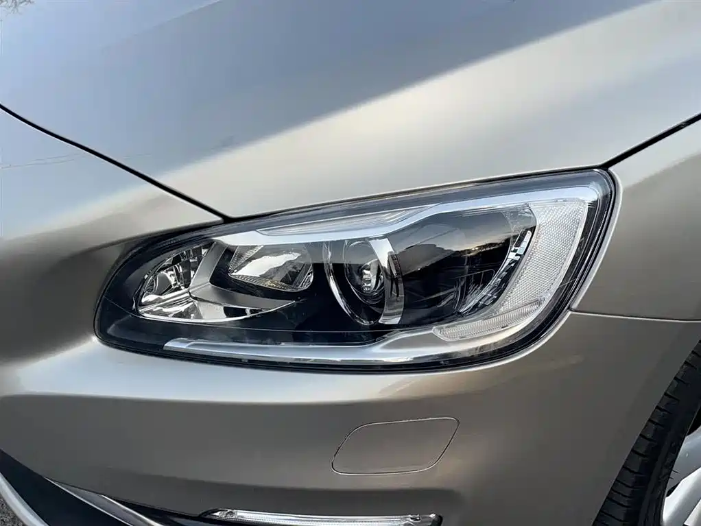 Volvo V60 2015 — фото 3