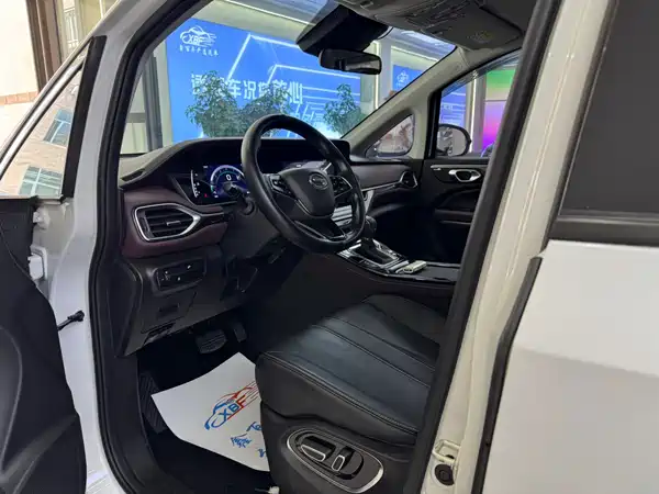 GAC Trumpchi M6 2023