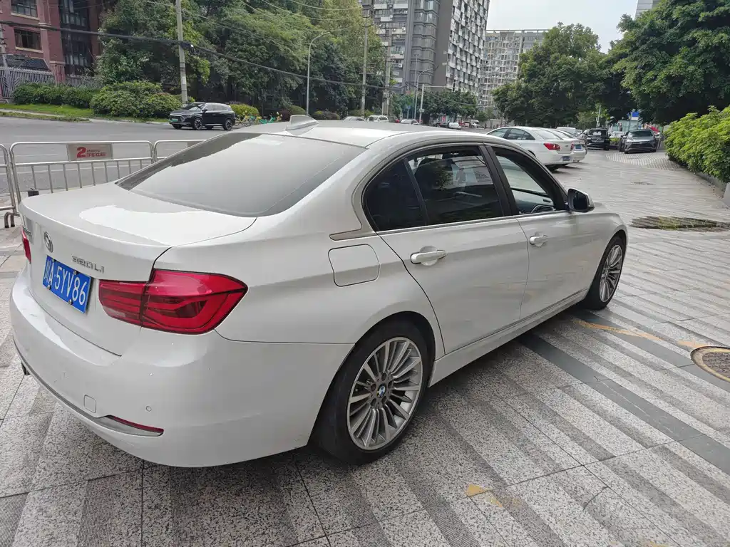 BMW 3 Series 2019 — фото 6