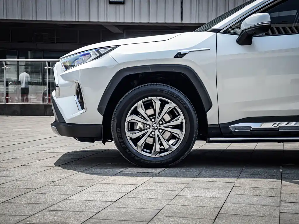 Toyota RAV4 2023 — фото 9