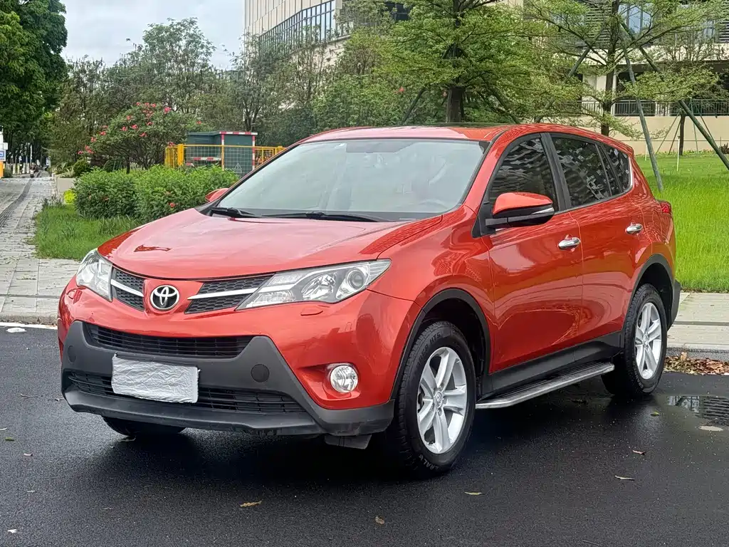 Toyota RAV4 2015 — фото 1