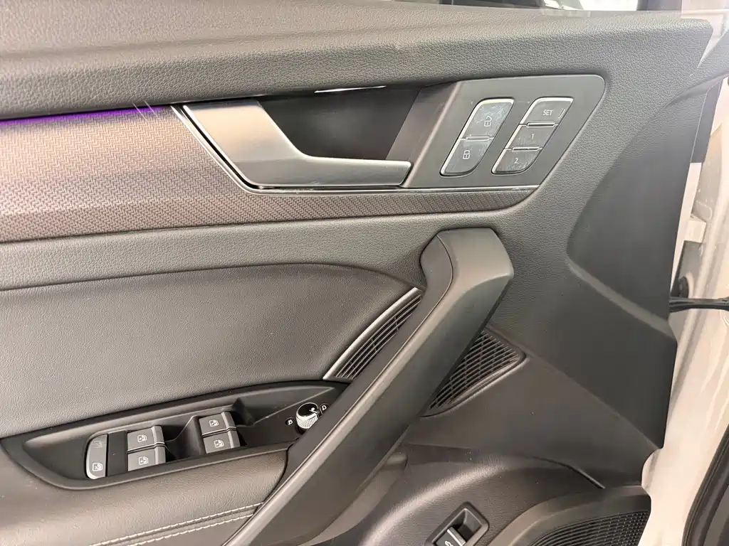 Audi Q5L 2023 — фото 13