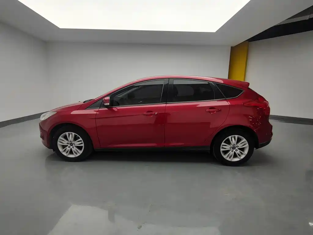 Ford Focus 2014 — фото 11
