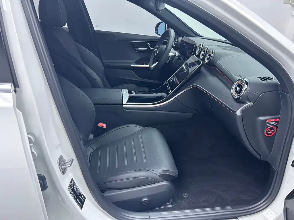 Mercedes-Benz C-Class 2023 — фото 6