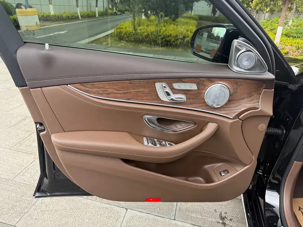Mercedes-Benz E-Class 2023 — фото 17