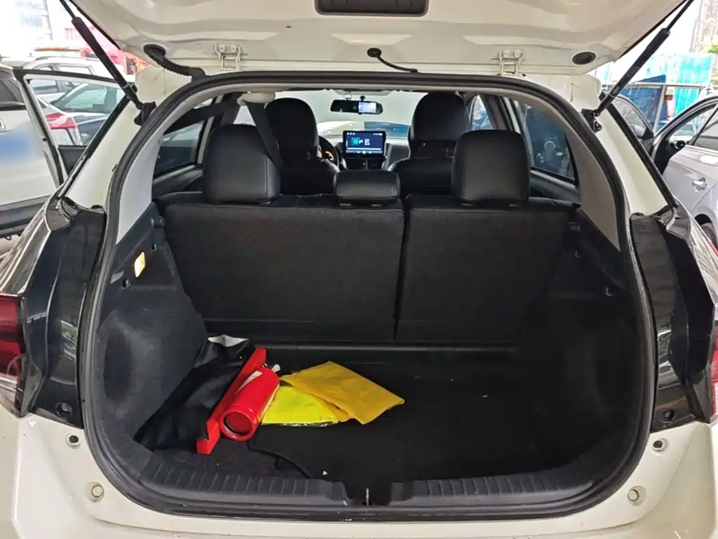 Toyota Yaris L 2023 — фото 19