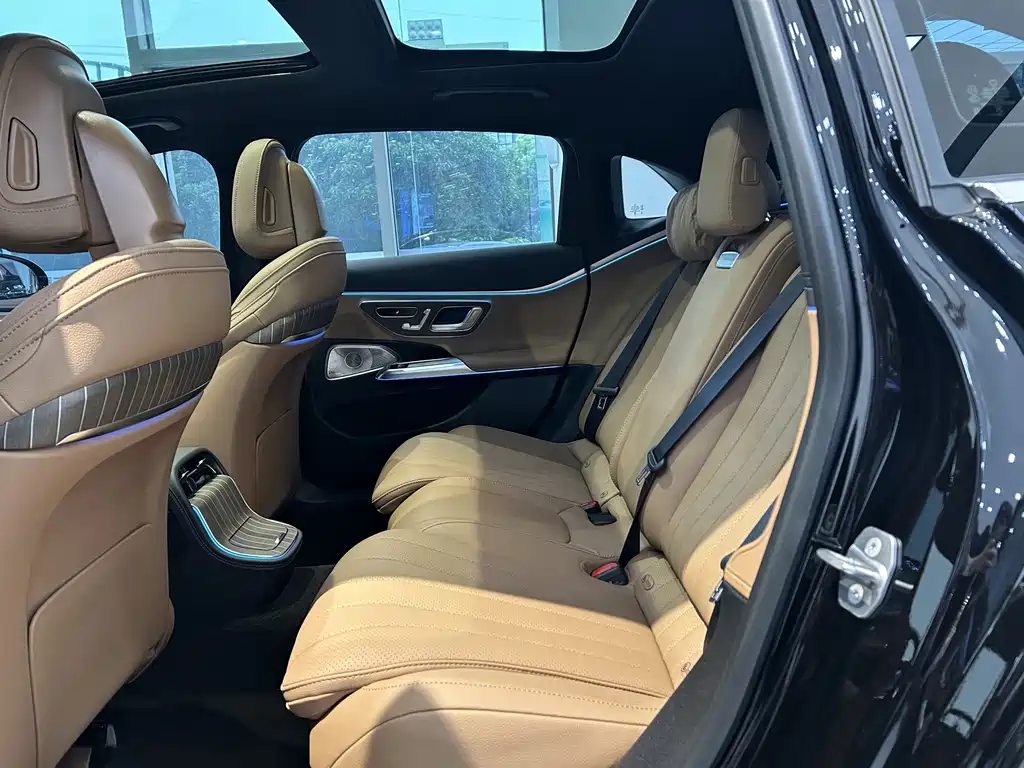 Mercedes-Benz E-Class 2025 — фото 13