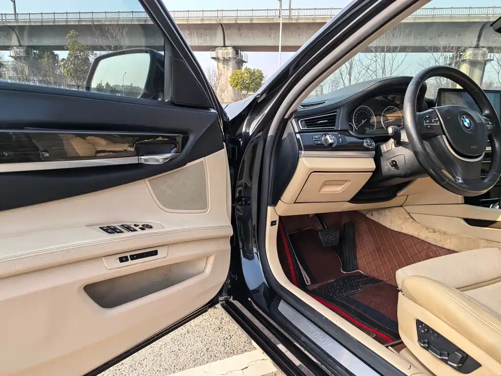 BMW 7 Series 2009 — фото 15