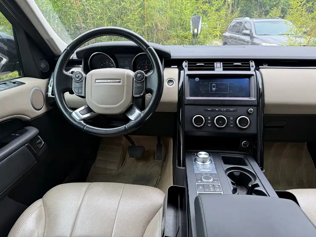 Land Rover Discovery 2018 — фото 18