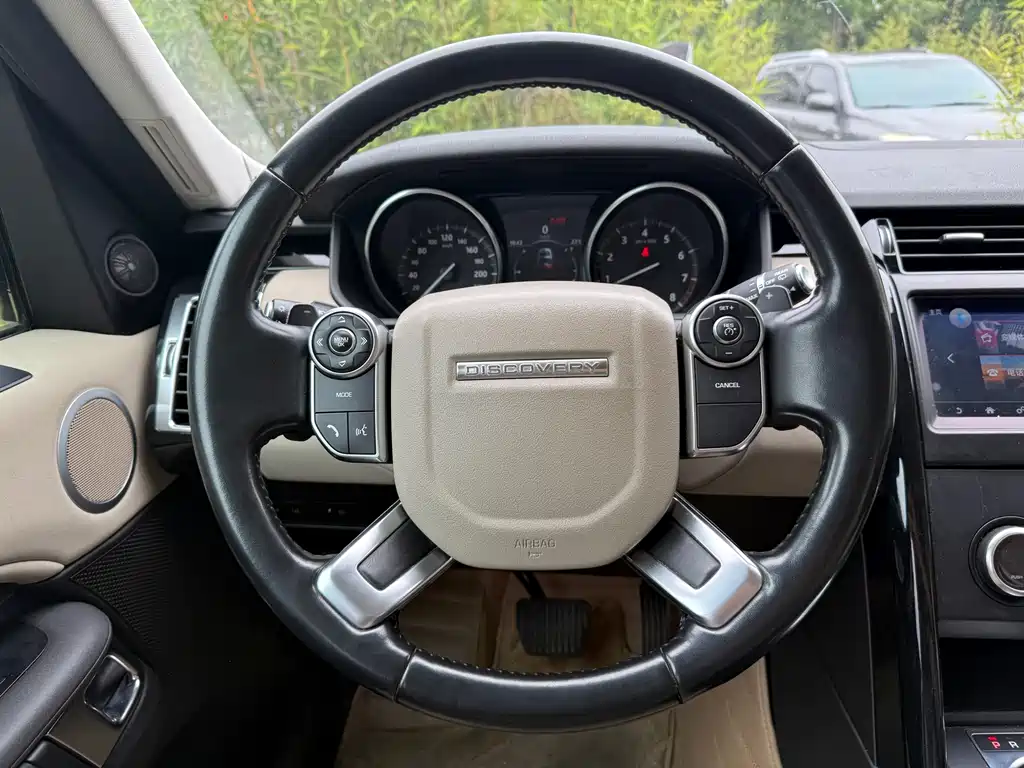 Land Rover Discovery 2018 — фото 20