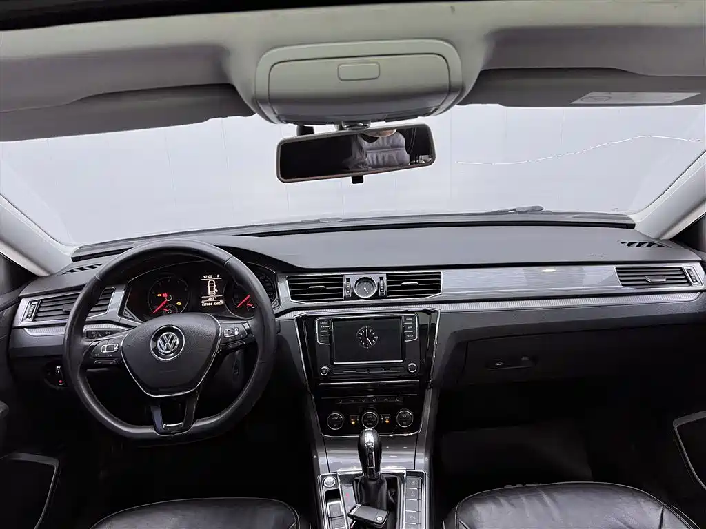 Volkswagen Passat 2017 — фото 14