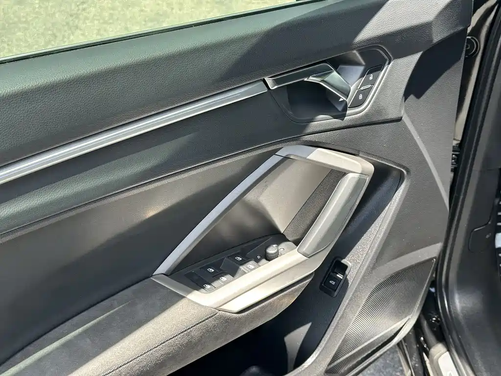 Audi Q3 2021 — фото 16