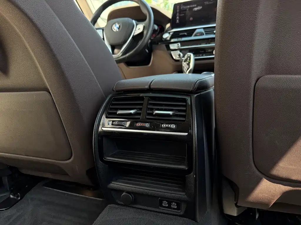 BMW 5 Series 2021 — фото 15