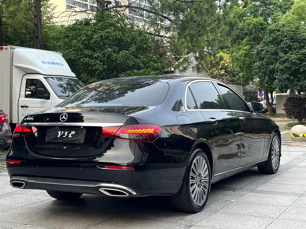 Mercedes-Benz E-Class 2023 — фото 12