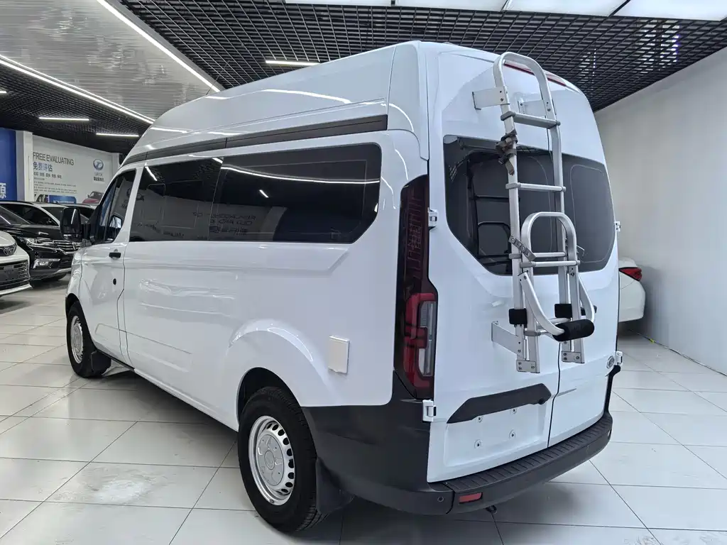 Ford Transit 2023 — фото 10