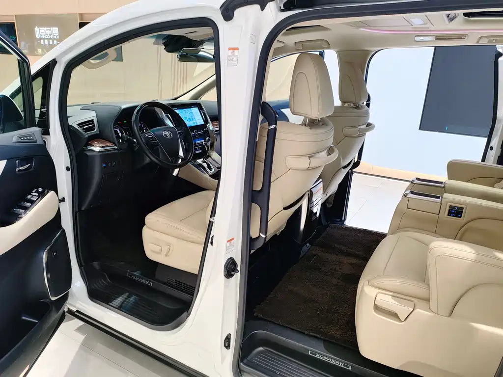 Toyota Alphard 2021 — фото 13