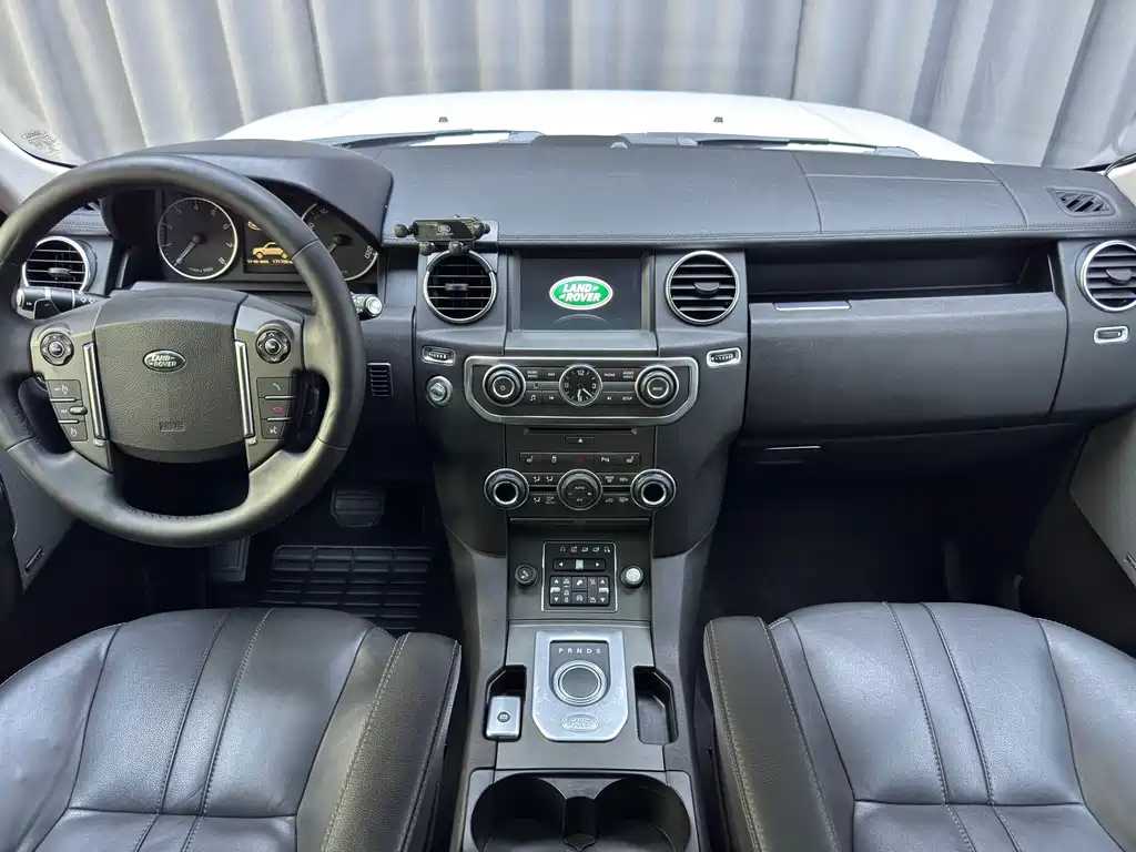 Land Rover Discovery 2015 — фото 8