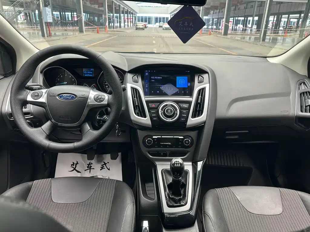 Ford Focus 2014 — фото 11