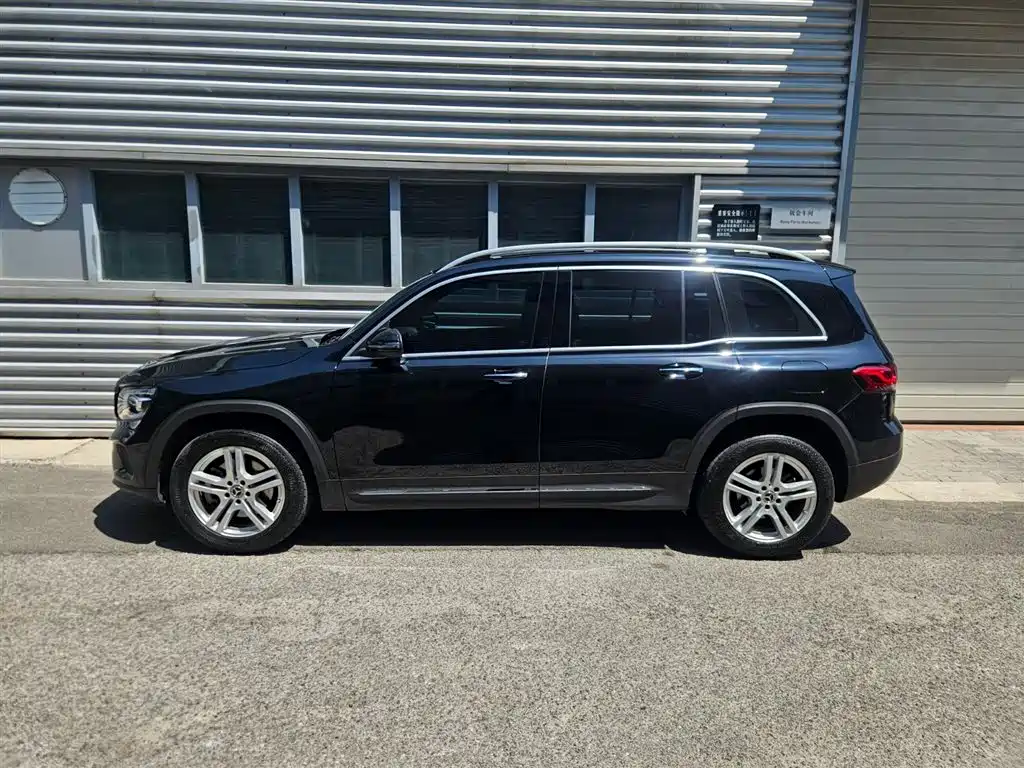 Mercedes-Benz GLB 2023 — фото 4