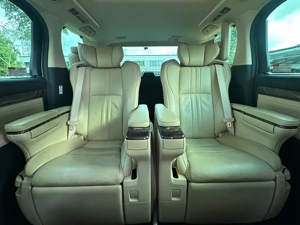 Toyota Alphard 2021 — фото 18
