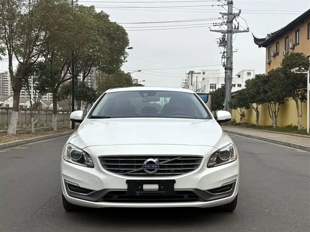 Volvo S60 2017 — фото 13