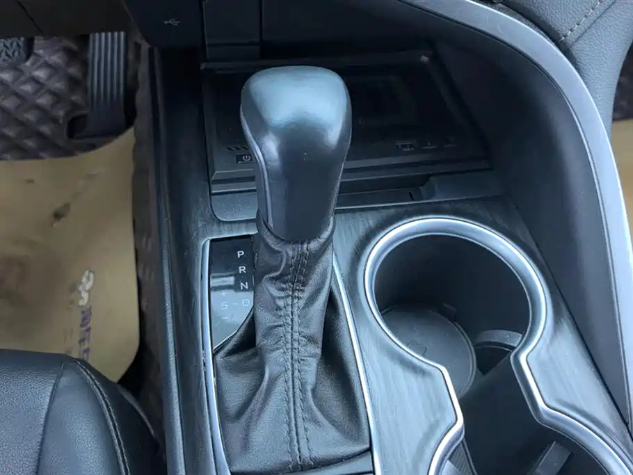 Toyota Camry 2023 — фото 16