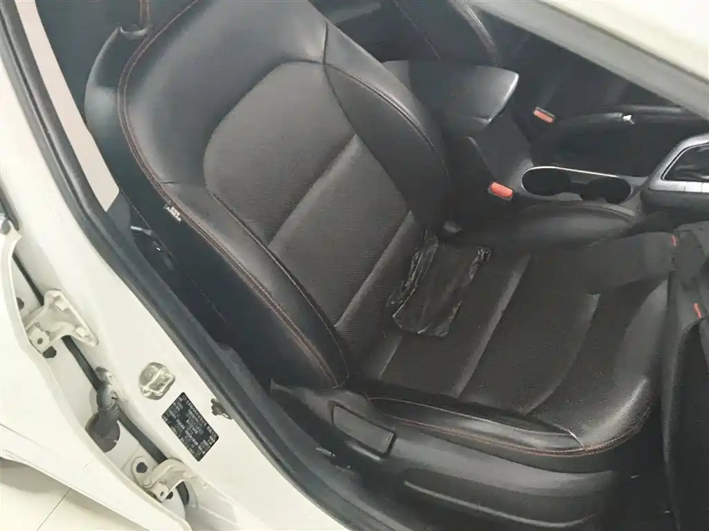Hyundai Elantra 2019 — фото 19