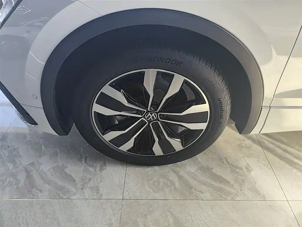 Volkswagen Tiguan L 2023 — фото 23