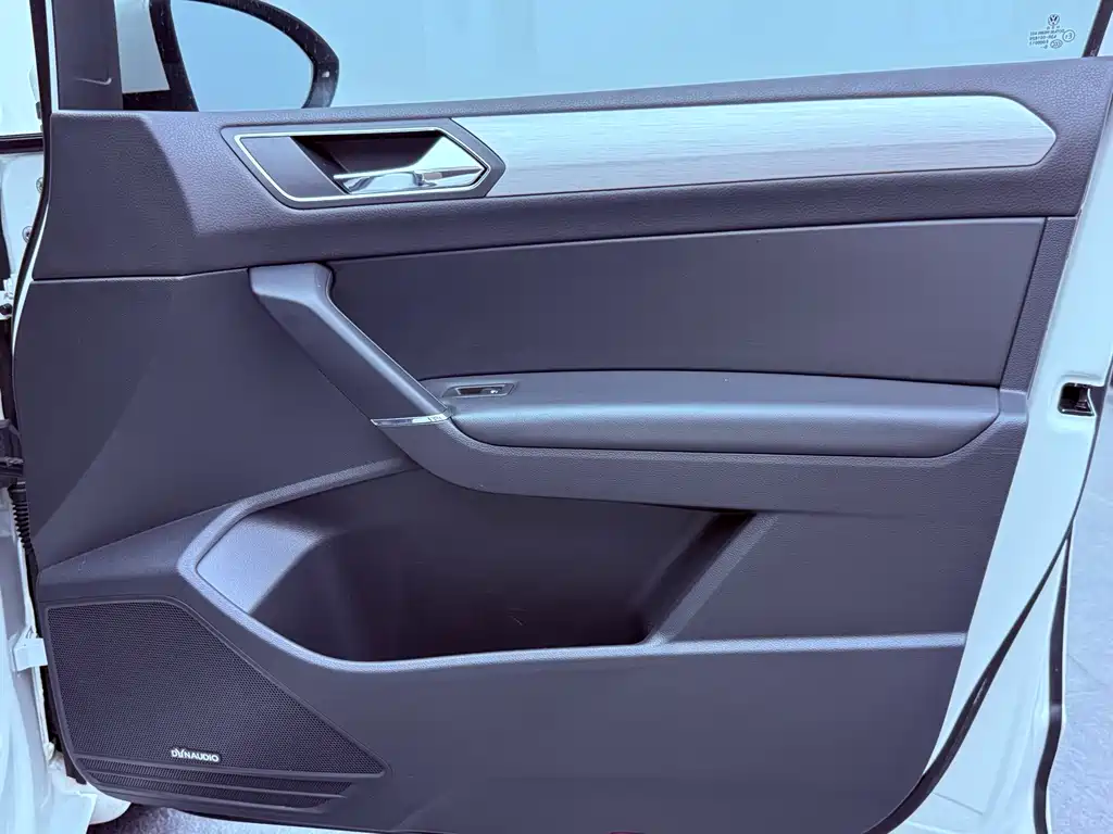Volkswagen Touran 2017 — фото 22