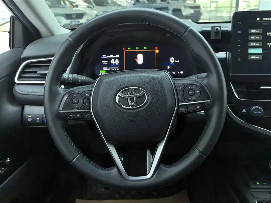 Toyota Camry 2023 — фото 15