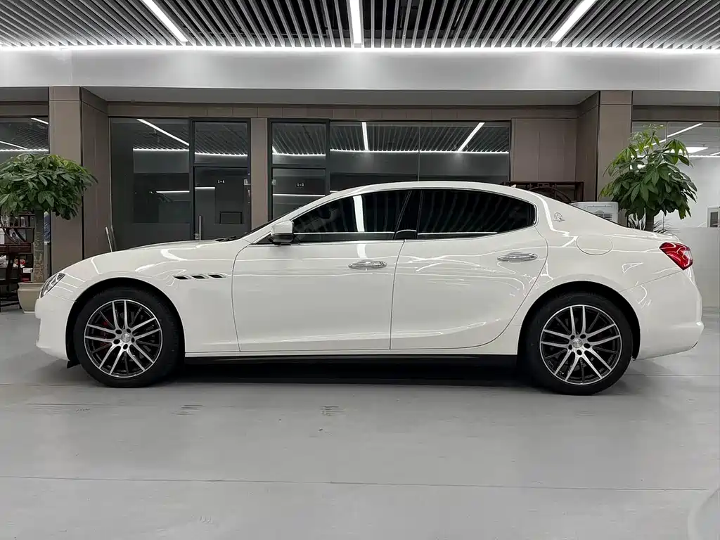 Maserati Ghibli 2016 — фото 12