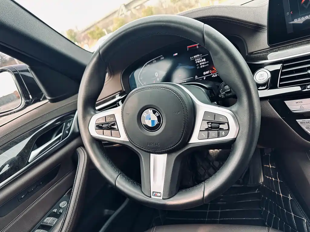 BMW 5 Series 2020 — фото 10