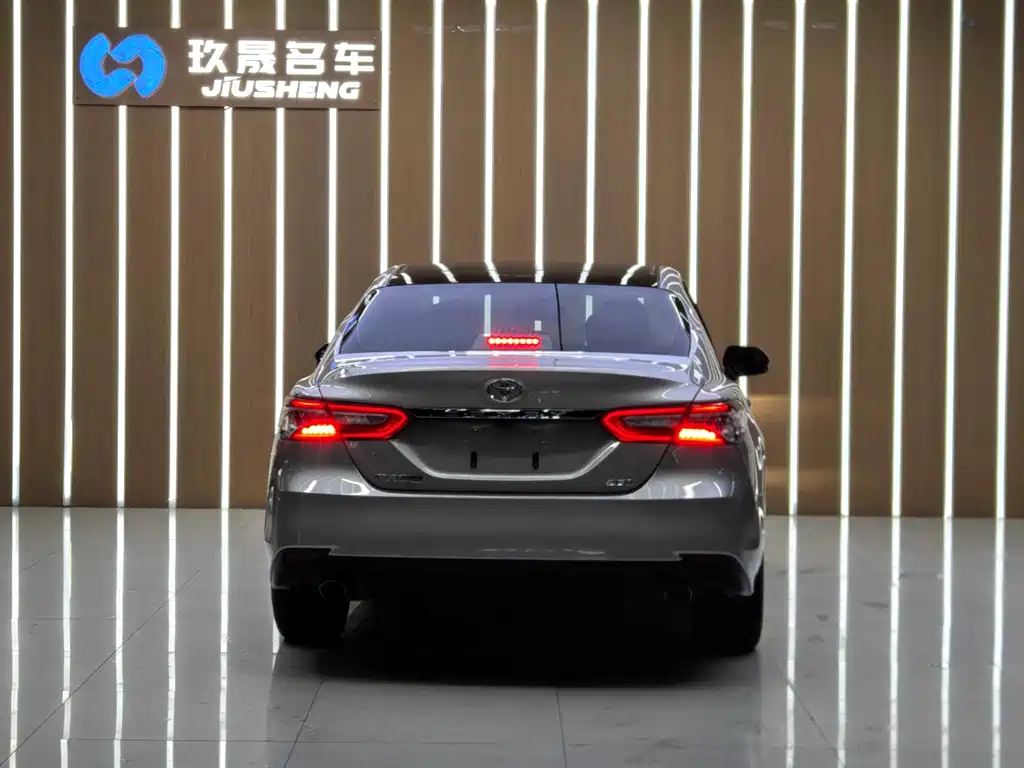 Toyota Camry 2020 — фото 16