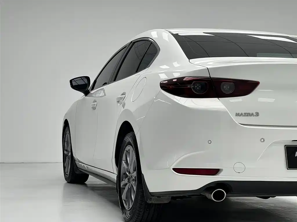 Mazda 3 Axela 2023 — фото 12