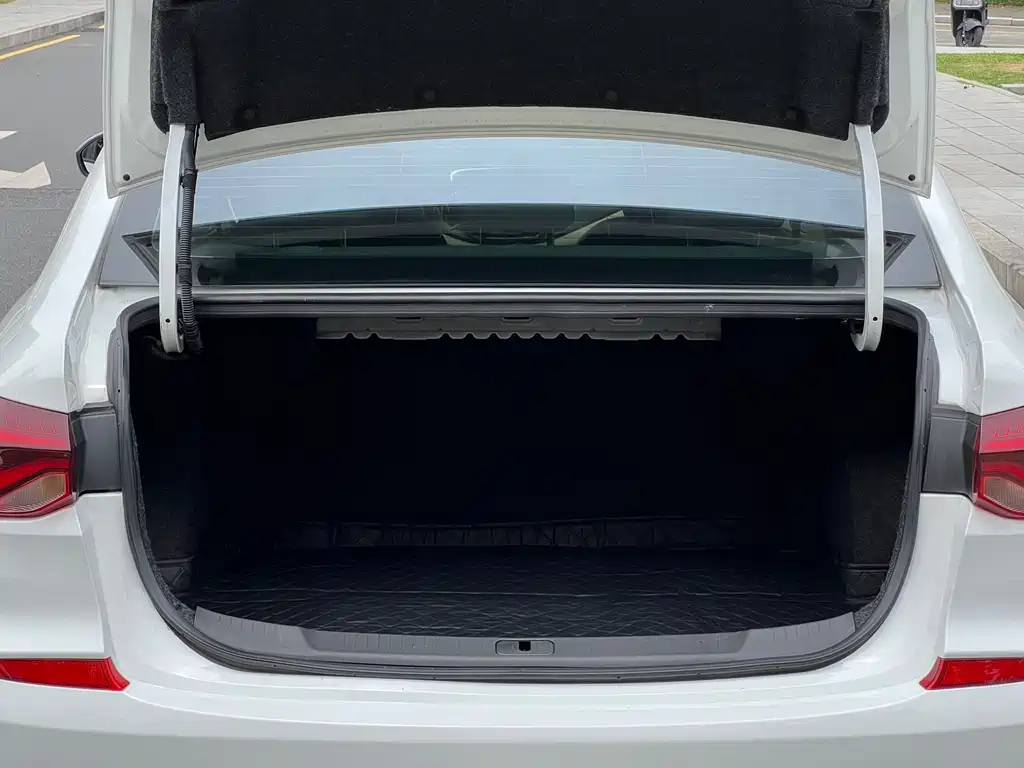 Chevrolet Monza 2022 — фото 15