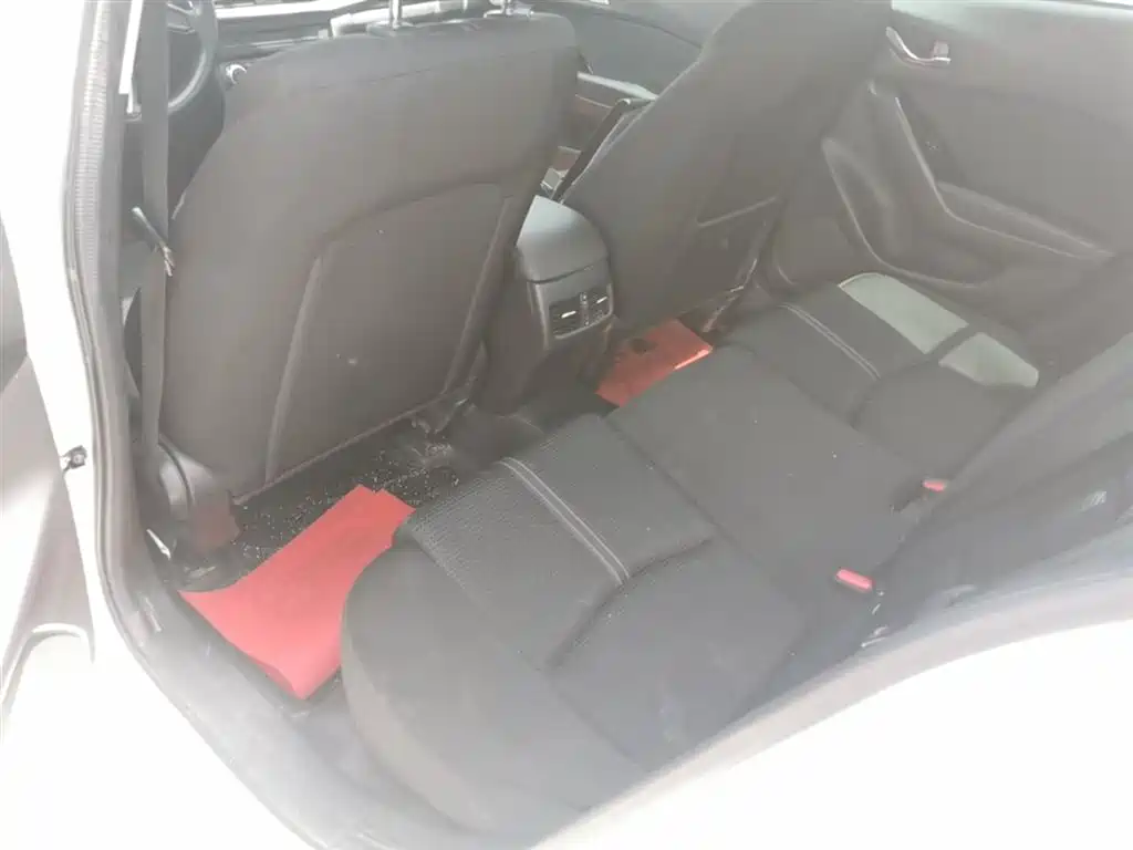 Mazda 3 Axela 2019 — фото 17
