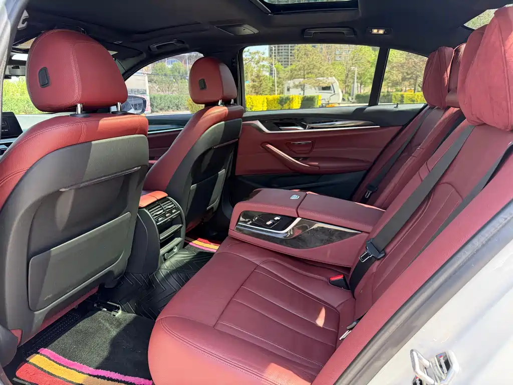 BMW 5 Series 2019 — фото 12